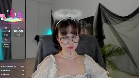 Snapshot of risosweet chatting on 05-27-26, 01:57 Alice online show from 05-27-26, 01:57