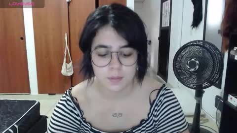 Snapshot of rivadeneira222 chatting on 09-10-25, 04:07 PeachSalinger online show from 09-10-25, 04:07