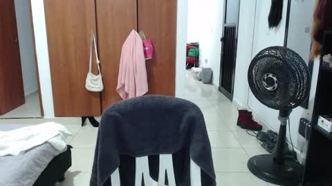 Snapshot of rivadeneira222 chatting on 09-15-25, 02:44 PeachSalinger online show from 09-15-25, 02:44