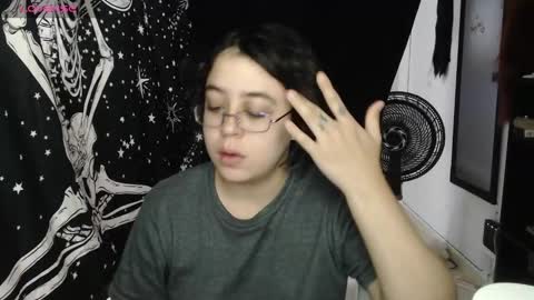 Snapshot of rivadeneira222 chatting on 09-18-25, 10:12 PeachSalinger online show from 09-18-25, 10:12