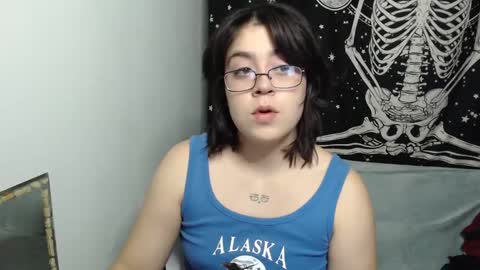 Snapshot of rivadeneira222 chatting on 09-23-25, 08:39 PeachSalinger online show from 09-23-25, 08:39