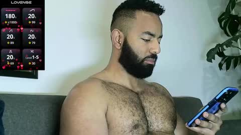 SebasRoa online show from 10-14-25, 04:41