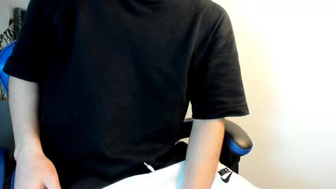 Roan Birkin online show from 11-30-25, 07:18