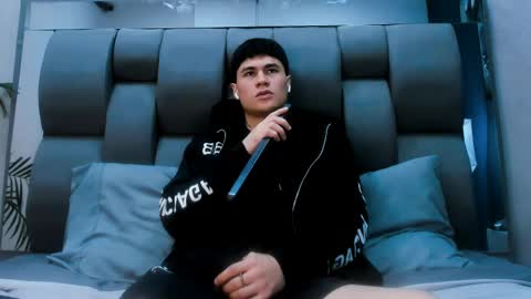 Roan Birkin online show from 04-11-26, 06:01