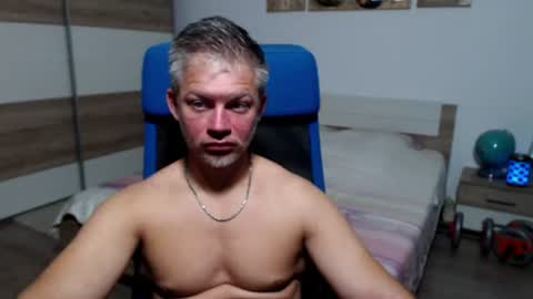 Snapshot of robbyshawz chatting on 07-16-26, 04:40 robbyshawz online show from 07-16-26, 04:40