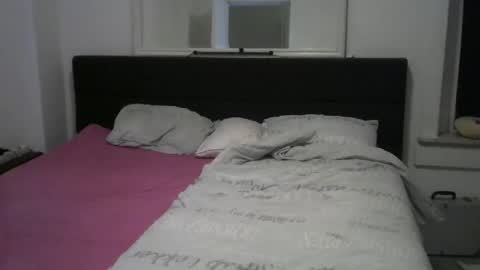 Snapshot of rober10000 chatting on 11-05-25, 06:08 rober10000 online show from 11-05-25, 06:08