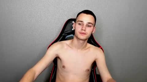 robert10211 online show from 11-07-25, 05:13