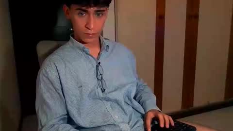 Snapshot of roberthalv chatting on 10-11-25, 06:45 ROBERTH online show from 10-11-25, 06:45