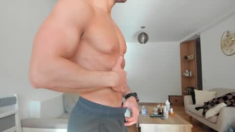 Snapshot of roberto4ever chatting on 04-19-26, 06:02 roberto4ever online show from 04-19-26, 06:02