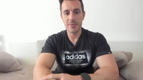 Snapshot of roberto4ever chatting on 04-23-26, 11:31 roberto4ever online show from 04-23-26, 11:31
