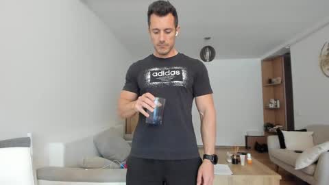 Snapshot of roberto4ever chatting on 04-24-26, 11:34 roberto4ever online show from 04-24-26, 11:34