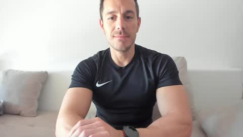 Snapshot of roberto4ever chatting on 04-25-26, 05:32 roberto4ever online show from 04-25-26, 05:32