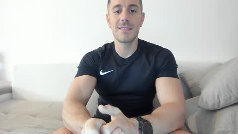 Snapshot of roberto4ever chatting on 04-29-26, 08:51 roberto4ever online show from 04-29-26, 08:51