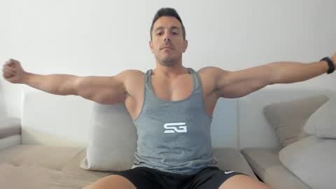 Snapshot of roberto4ever chatting on 05-10-26, 05:12 roberto4ever online show from 05-10-26, 05:12