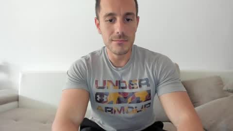 Snapshot of roberto4ever chatting on 05-12-26, 12:02 roberto4ever online show from 05-12-26, 12:02