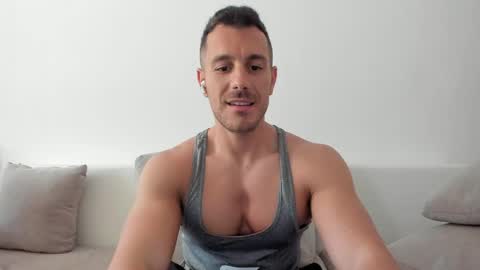 Snapshot of roberto4ever chatting on 05-20-26, 10:32 roberto4ever online show from 05-20-26, 10:32