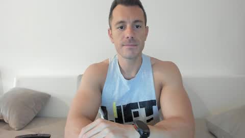 Snapshot of roberto4ever chatting on 05-28-26, 04:21 roberto4ever online show from 05-28-26, 04:21