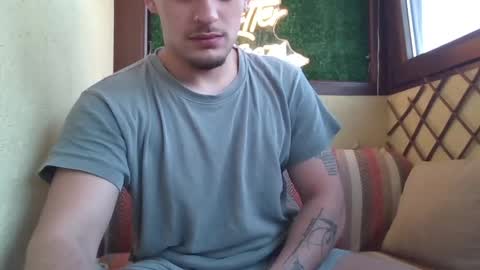 Snapshot of roberto_twink1 chatting on 04-28-26, 05:45 Roberto online show from 04-28-26, 05:45