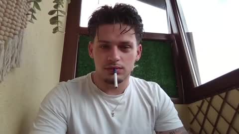 Snapshot of roberto_twink1 chatting on 05-18-26, 06:08 Roberto online show from 05-18-26, 06:08
