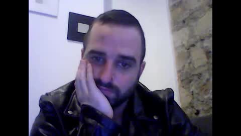 Snapshot of robertoredo chatting on 01-10-25, 04:41 Roberto online show from 01-10-25, 04:41