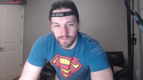 Snapshot of robknocks chatting on 09-10-25, 04:12 Rob Knocks online show from 09-10-25, 04:12