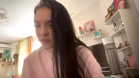 Snapshot of robynwesterholm chatting on 04-10-26, 10:31 Sofia online show from 04-10-26, 10:31