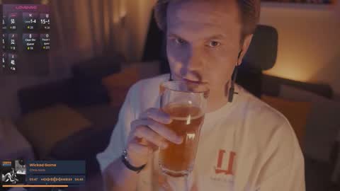 Rocket Bunny online show from 11-19-25, 05:46