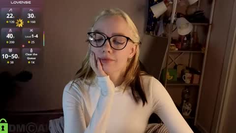 Snapshot of rockett_bunny chatting on 04-13-26, 01:00 Rockett online show from 04-13-26, 01:00