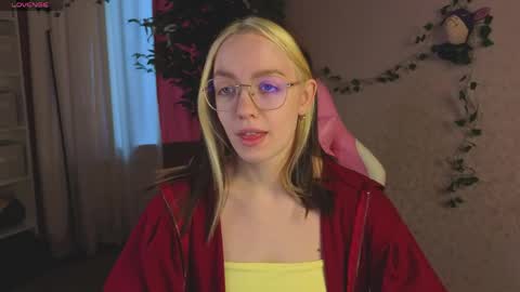 Snapshot of rockett_bunny chatting on 04-19-26, 12:43 Rockett online show from 04-19-26, 12:43