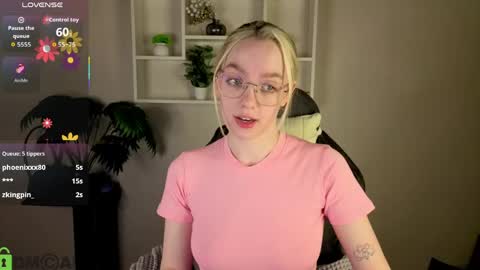 Snapshot of rockett_bunny chatting on 04-28-26, 01:26 Rockett online show from 04-28-26, 01:26
