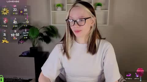Snapshot of rockett_bunny chatting on 05-18-26, 01:02 Rockett online show from 05-18-26, 01:02