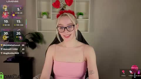 Snapshot of rockett_bunny chatting on 05-18-26, 04:07 Rockett online show from 05-18-26, 04:07