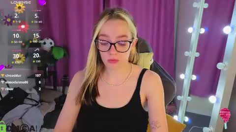 Snapshot of rockett_bunny chatting on 06-25-26, 05:12 Rockett online show from 06-25-26, 05:12