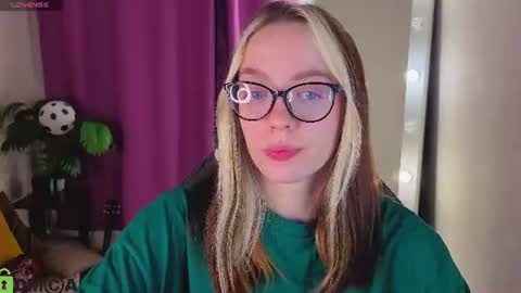 Snapshot of rockett_bunny chatting on 06-28-26, 01:00 Rockett online show from 06-28-26, 01:00
