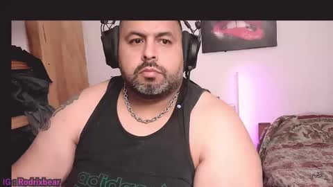 Snapshot of rodrixxx54 chatting on 11-07-25, 02:33 rodrixxx54 online show from 11-07-25, 02:33