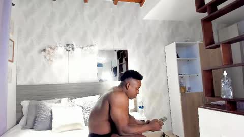 Snapshot of rogger_physique chatting on 04-28-26, 04:28 Rogger online show from 04-28-26, 04:28