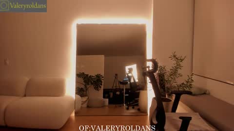 Valery Roldans online show from 12-02-25, 03:23