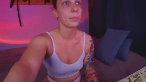 Snapshot of rollamoonshine chatting on 06-19-26, 07:06 rollamoonshine online show from 06-19-26, 07:06