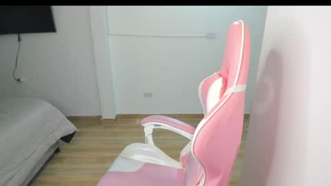 Snapshot of romanof033 chatting on 05-14-26, 08:59 Val online show from 05-14-26, 08:59