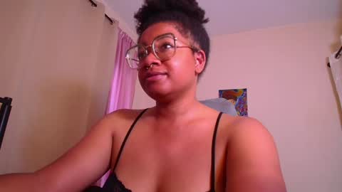 Snapshot of romantic_stargirl chatting on 04-27-26, 12:25 Is A Belle online show from 04-27-26, 12:25