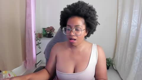 Snapshot of romantic_stargirl chatting on 06-08-26, 09:15 Is A Belle online show from 06-08-26, 09:15