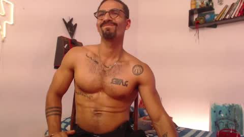 Snapshot of romeocolin_ chatting on 06-26-26, 09:46 R O M E O online show from 06-26-26, 09:46