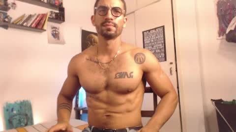 Snapshot of romeocolin_ chatting on 07-15-26, 06:29 R O M E O online show from 07-15-26, 06:29