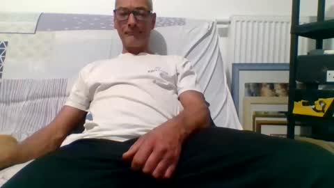 Snapshot of ronbig8inch chatting on 10-28-25, 05:48 ronbig8inch online show from 10-28-25, 05:48