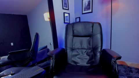 Snapshot of ronnie_crawford chatting on 06-18-26, 05:50 ronnie_crawford online show from 06-18-26, 05:50