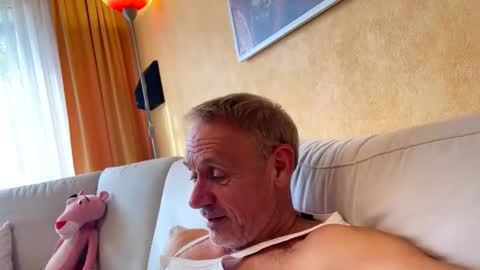 Snapshot of rony1120 chatting on 10-20-25, 01:44 Rony online show from 10-20-25, 01:44