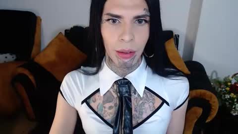 Snapshot of room911 chatting on 09-17-25, 02:02 herreraisa offical online show from 09-17-25, 02:02