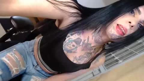 Snapshot of room911 chatting on 10-30-25, 03:52 herreraisa offical online show from 10-30-25, 03:52