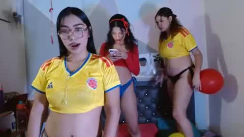 rosa_woolf online show from 06-27-26, 12:22