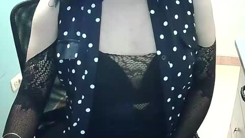 Snapshot of rosabells chatting on 03-10-25, 05:50 Rosa online show from 03-10-25, 05:50